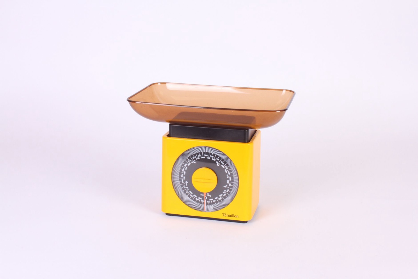 Balance scales representing measurable terpene data versus category labels