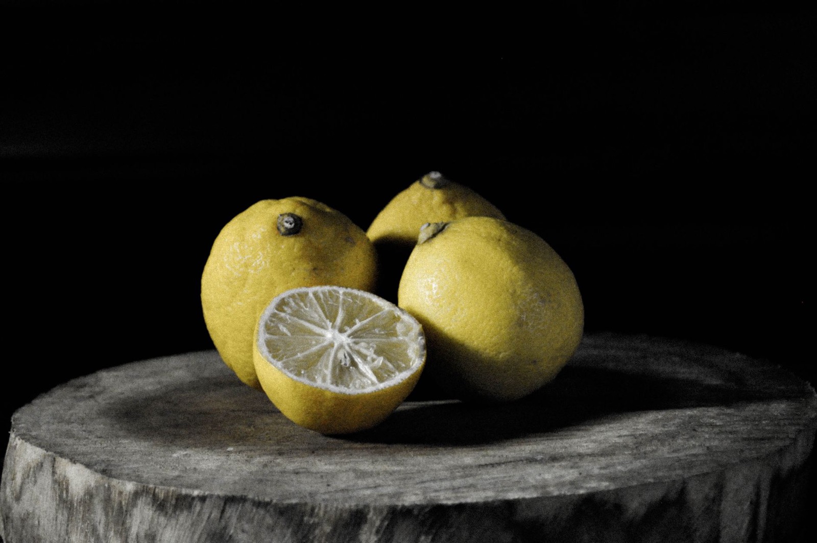 Lemon citrus representing the Lemon Thai influence in OG Kush