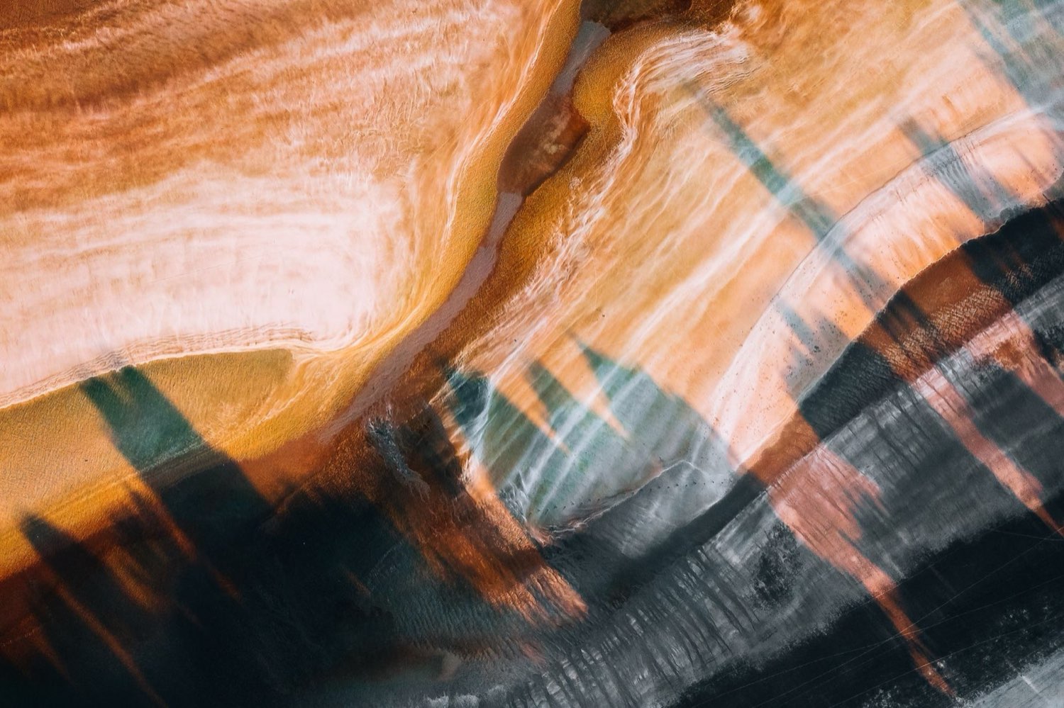 Amber concentrate representing pressed solventless rosin